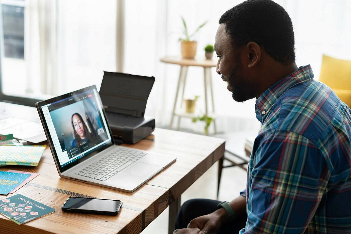 A man going through a call with an online support for addiction.